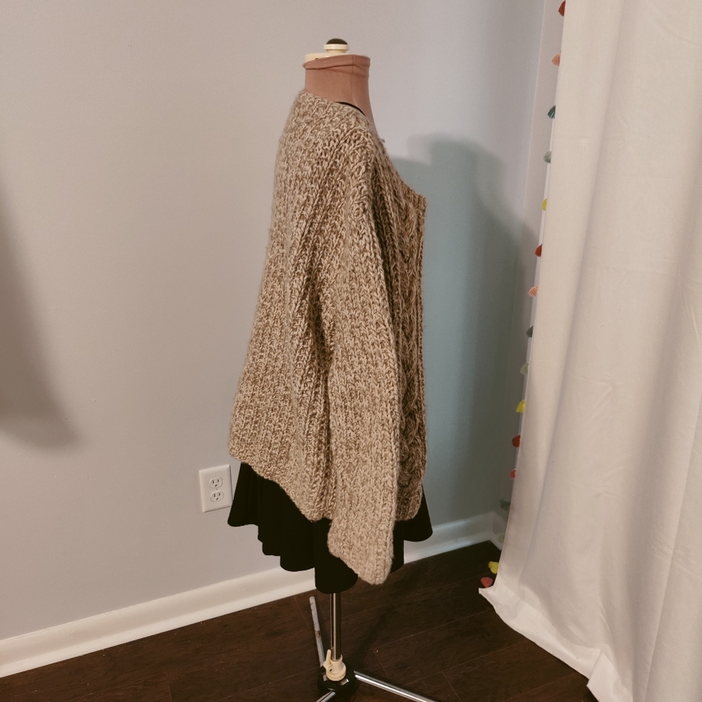oversized minimalist chunky sweater handmade cardigan  big button  natural - Picture 7 of 8